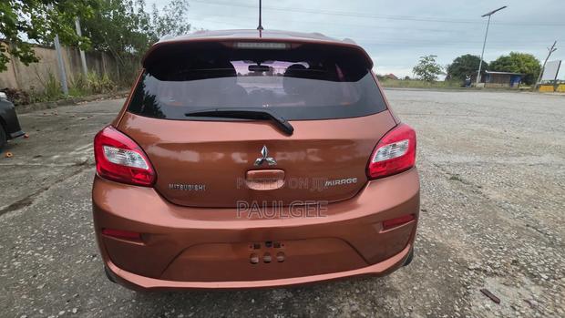 Mitsubishi Mirage ES 2017 Orange