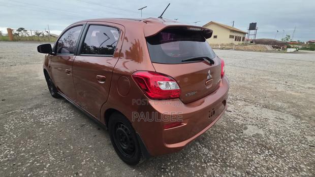 Mitsubishi Mirage ES 2017 Orange