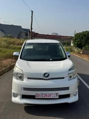 Toyota Voxy 2010 White for sale
