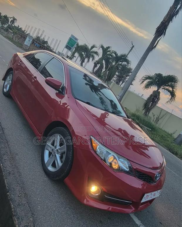 Toyota Camry XLE 4dr Sedan w/Prod. End 11/13 (2.5L 4cyl 6A) 2014 Red