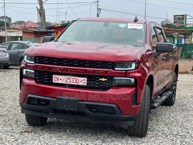 Chevrolet Silverado 2022 Silver