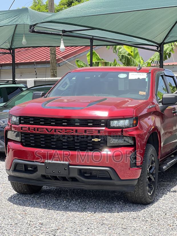 Chevrolet Silverado 2022 Silver