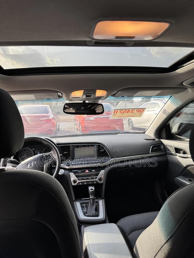 Hyundai Elantra SE 2018 White