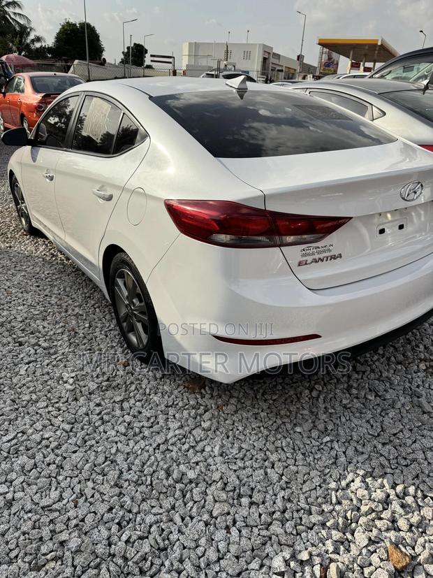 Hyundai Elantra SE 2018 White