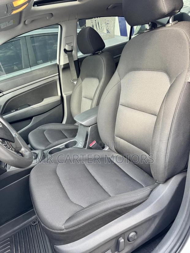 Hyundai Elantra SE 2018 White