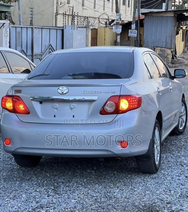 Toyota Corolla Altis 2010 Silver