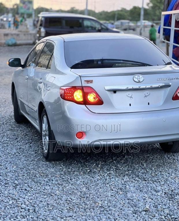 Toyota Corolla Altis 2010 Silver