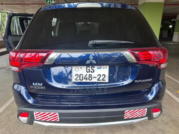 Mitsubishi Outlander 2.4 PHEV AWD 2016 Blue
