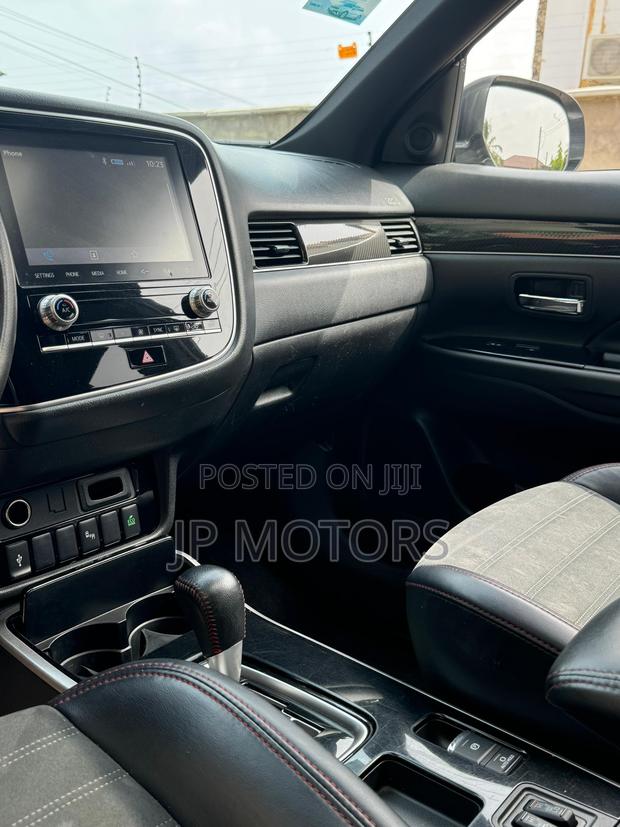 Mitsubishi Outlander LE S-AWC 2020 Gray
