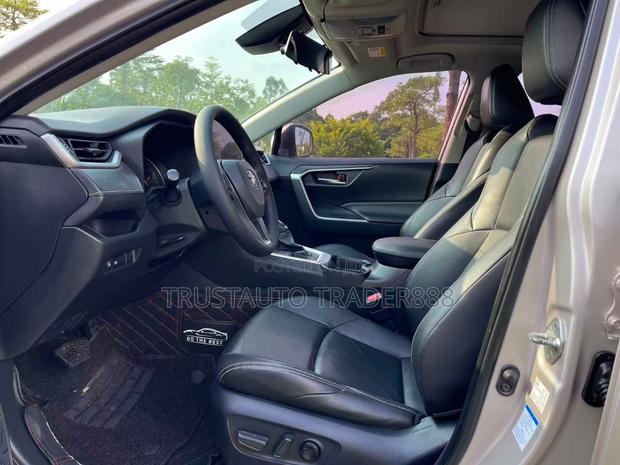 Toyota RAV4 2021 Beige