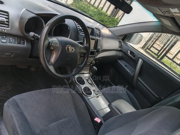 Toyota Highlander LE 4dr SUV (3.5L 6cyl 6A) 2014 Black