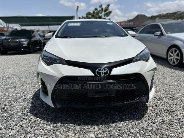 Toyota Corolla XLE (1.8L 4cyl 2A) 2018 White
