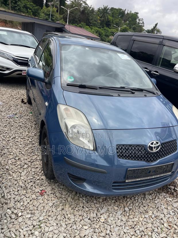 Toyota Yaris Base Hatchback 5dr 2010 Blue