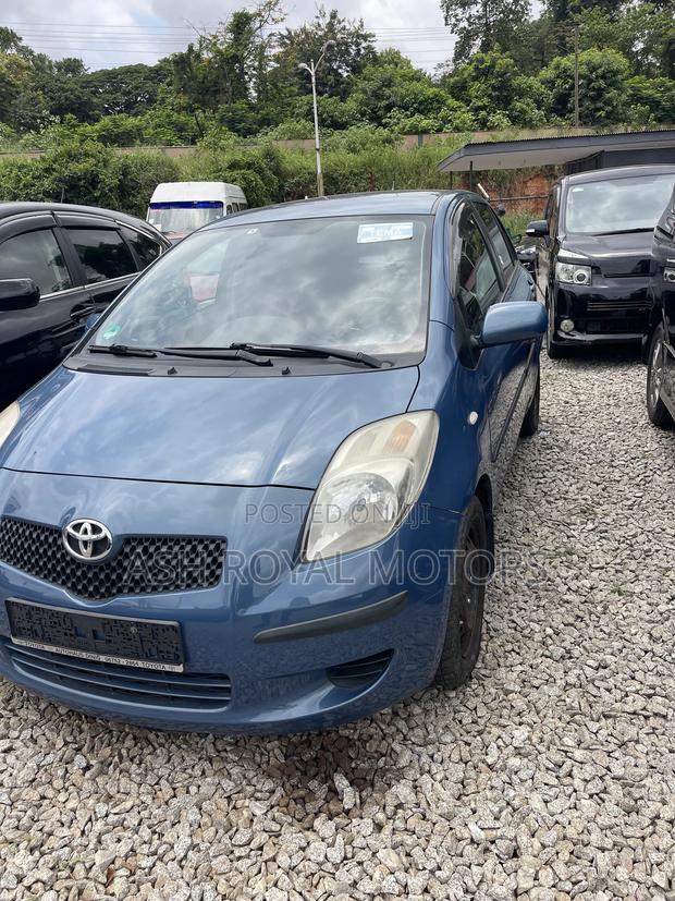 Toyota Yaris Base Hatchback 5dr 2010 Blue