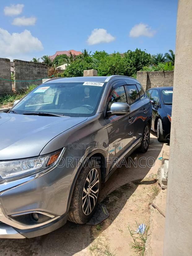 Mitsubishi Outlander 2.4 PHEV AWD 2017 Gray