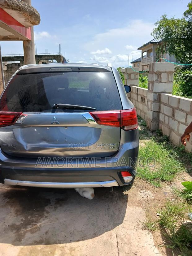Mitsubishi Outlander 2.4 PHEV AWD 2017 Gray