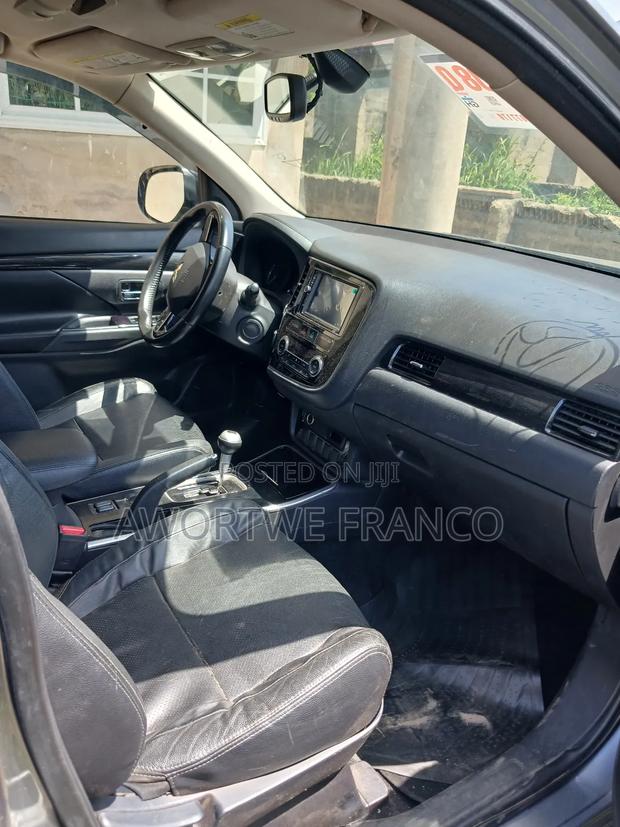 Mitsubishi Outlander 2.4 PHEV AWD 2017 Gray