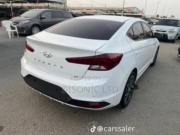 Hyundai Elantra 2019 White