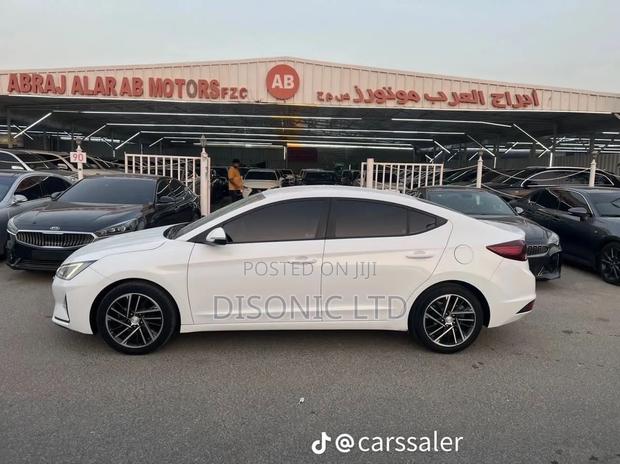 Hyundai Elantra 2019 White