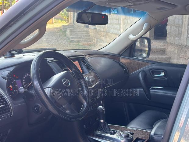 Nissan Patrol 5.6 2011 Gray