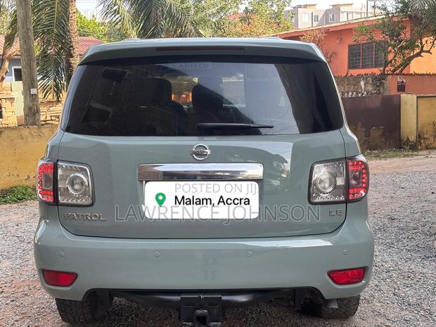 Nissan Patrol 5.6 2011 Gray