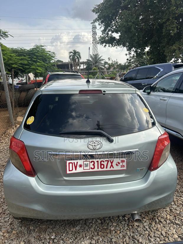 Toyota Vitz 1.3 FWD 5dr 2012 Green