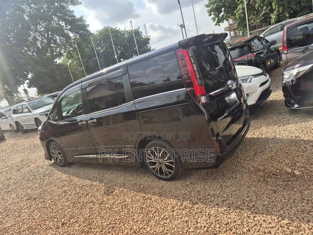 Toyota Esquire 2016 Black