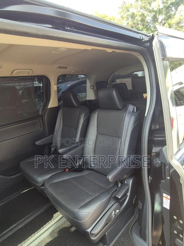 Toyota Esquire 2016 Black