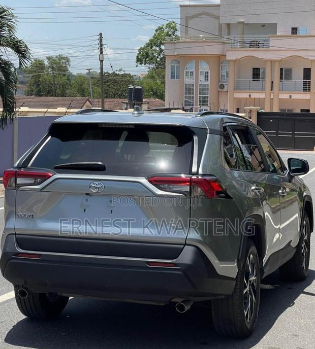 Toyota RAV4 2021 Gray