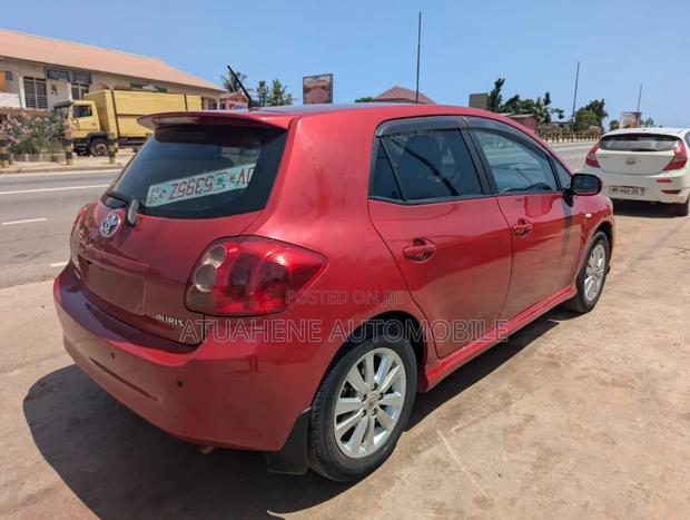 Toyota Auris 1.4 VVTi 2008 Red