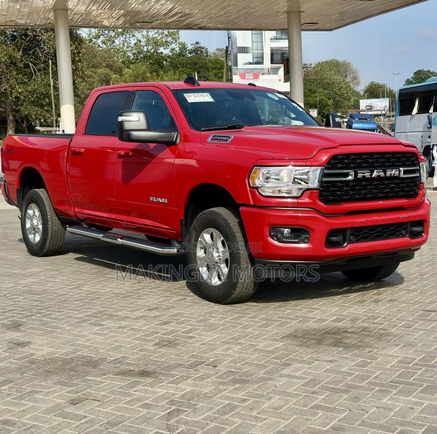 RAM 1500 Big Horn Crew Cab 6.3 ft SB 2024 Red