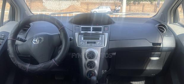 Toyota Vitz 1.3 AWD 3dr 2010 Silver