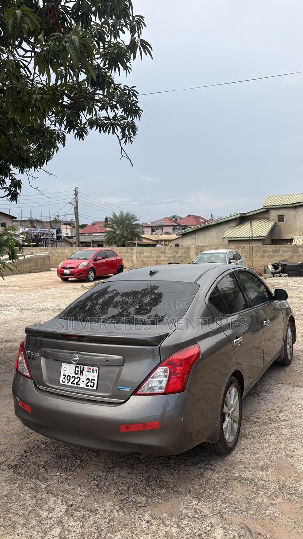 Nissan Versa 1.6 SL 4dr Sedan (1.6L 4cyl CVT) 2014 Gray