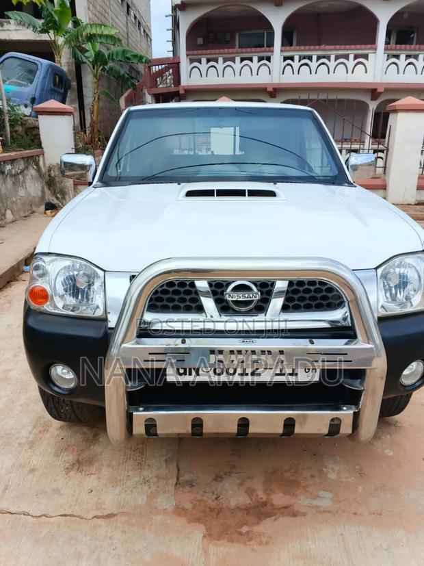 Nissan Hardbody 2010 White
