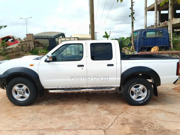 Nissan Hardbody 2010 White