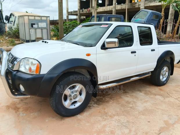 Nissan Hardbody 2010 White