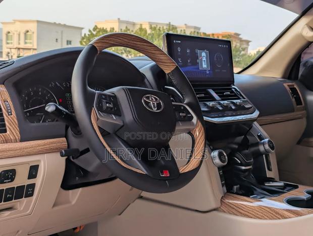 Toyota Land Cruiser 2024 Black