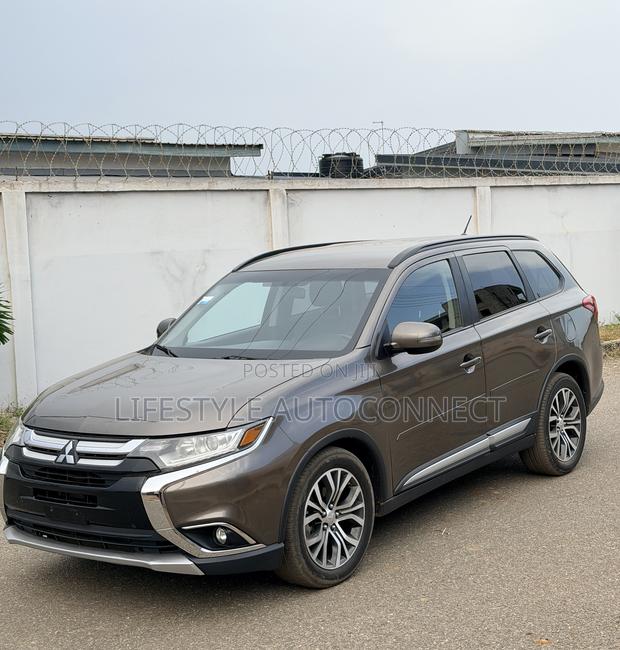 Mitsubishi Outlander 2016 Gold