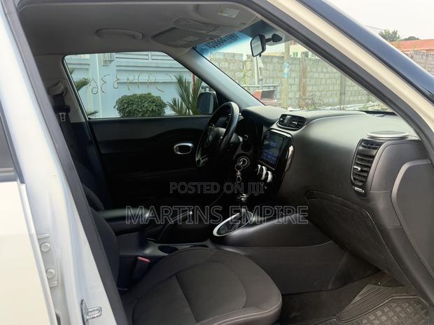 Kia Soul Base Hatchback 2016 White