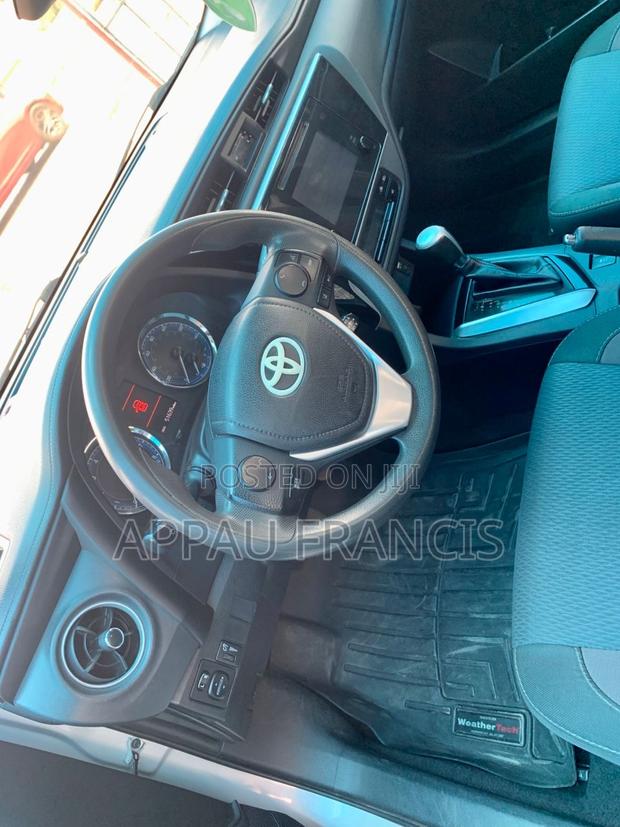 Toyota Corolla 2018 Silver