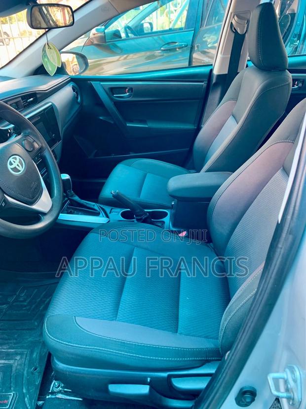 Toyota Corolla 2018 Silver