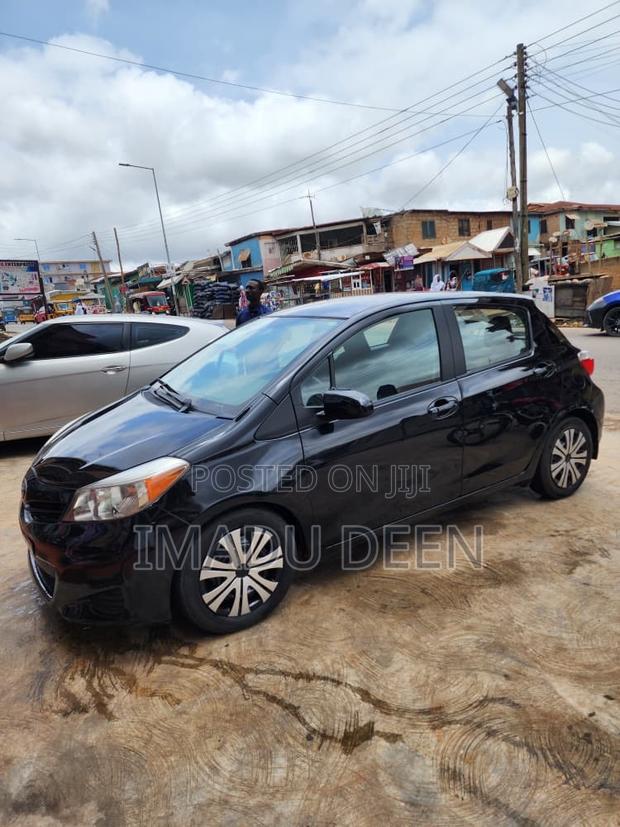 Toyota Yaris LE Hatchback 5dr 2014 Black