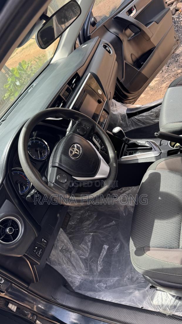 Toyota Corolla LE (1.8L 4cyl 2A) 2018 Black