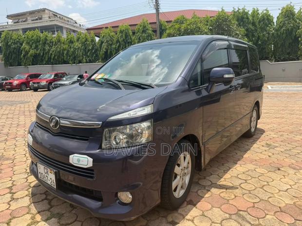 Toyota Voxy 2015 Black