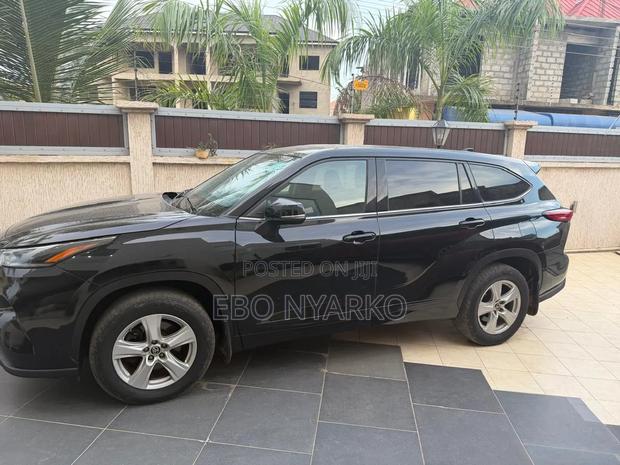 Toyota Highlander LE 2021 Black