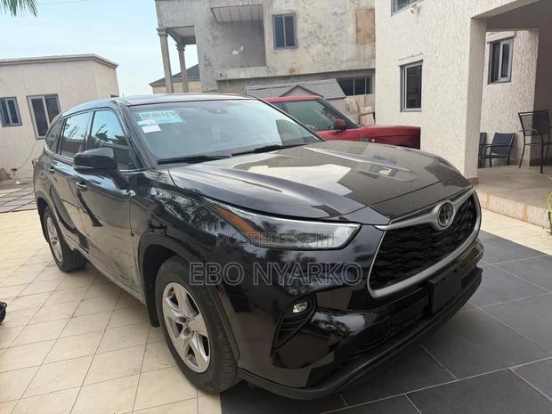 Toyota Highlander LE 2021 Black