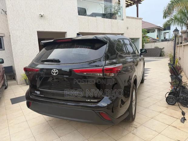 Toyota Highlander LE 2021 Black