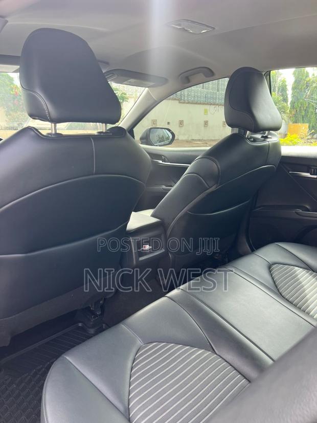 Toyota Camry SE 2022 Gray