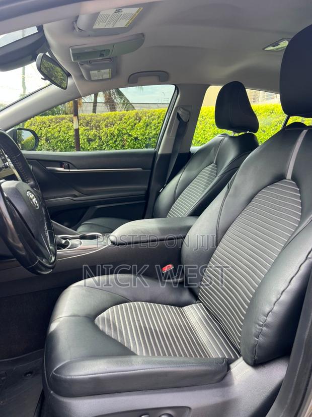 Toyota Camry SE 2022 Gray