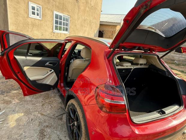 Mercedes-Benz GLA 250 2016 Red